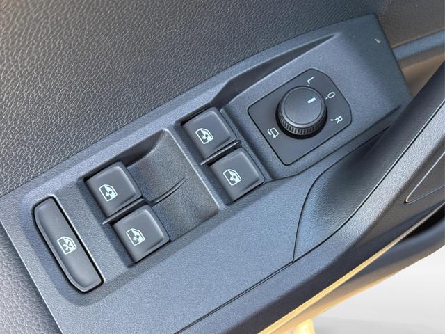 Seat / Ibiza / Grau / / / SHZ+FULL LINK+KLIMA+PDC+LED+15 ALU+TEMPOMAT