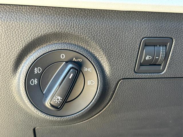 Seat / Ibiza / Grau / / / SHZ+FULL LINK+KLIMA+PDC+LED+15 ALU+TEMPOMAT