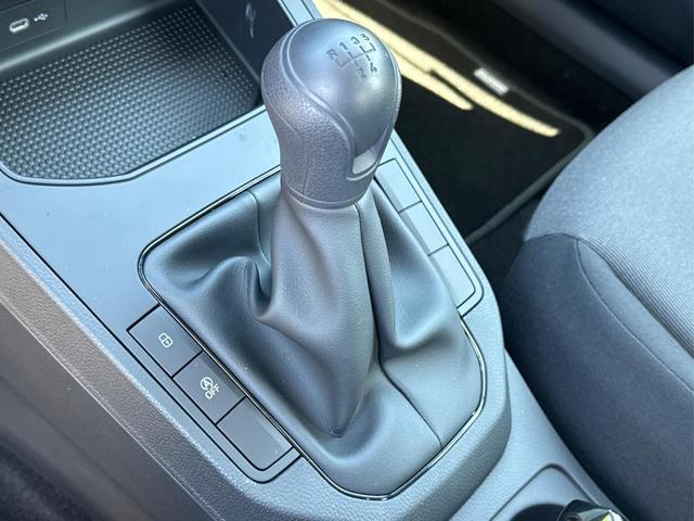 Seat / Ibiza / Grau / / / SHZ+FULL LINK+KLIMA+PDC+LED+15 ALU+TEMPOMAT