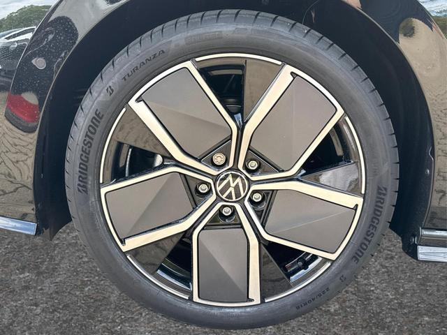 Volkswagen / Golf / Schwarz / / / LED-PLUS+ACC+SHZ+KEYLESS+KAMERA+18 ALU, Beispielbilder, ggf. teilweise mit Sonderausstattung