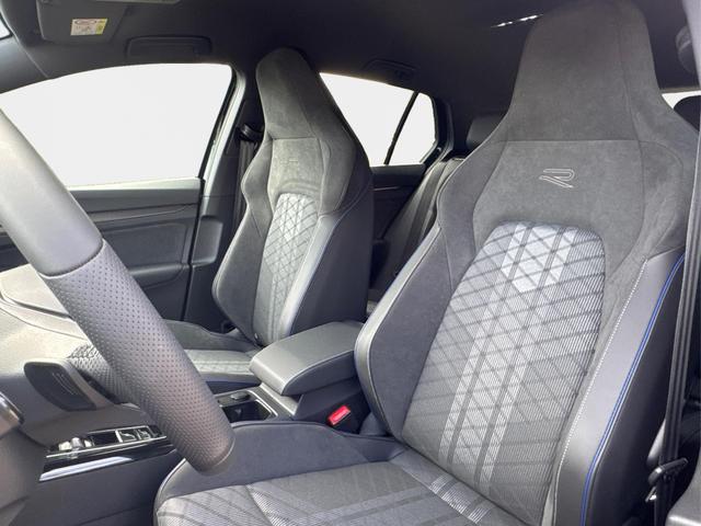 Volkswagen / Golf / Schwarz / / / LED-PLUS+ACC+SHZ+KEYLESS+KAMERA+18 ALU, Beispielbilder, ggf. teilweise mit Sonderausstattung