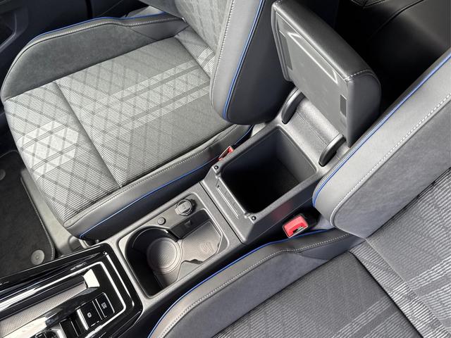 Volkswagen / Golf / Schwarz / / / LED-PLUS+ACC+SHZ+KEYLESS+KAMERA+18 ALU, Beispielbilder, ggf. teilweise mit Sonderausstattung