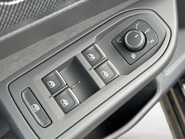Volkswagen / Golf / Schwarz / / / LED-PLUS+ACC+SHZ+KEYLESS+KAMERA+18 ALU, Beispielbilder, ggf. teilweise mit Sonderausstattung