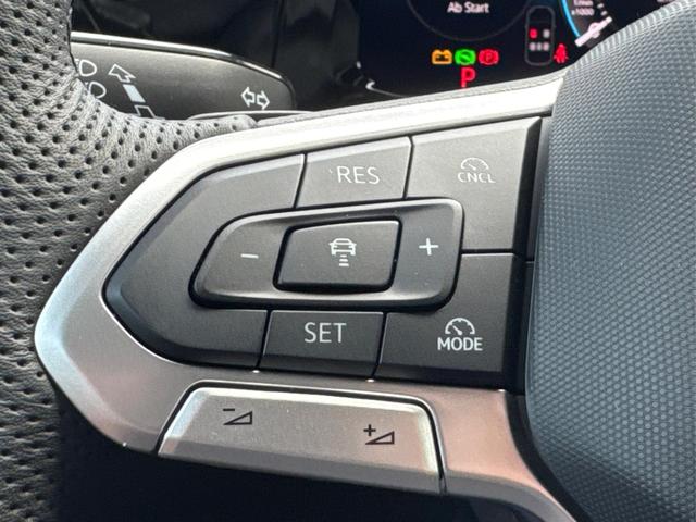 Volkswagen / Golf / Schwarz / / / LED-PLUS+ACC+SHZ+KEYLESS+KAMERA+18 ALU, Beispielbilder, ggf. teilweise mit Sonderausstattung