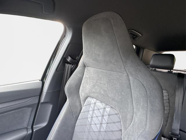 Volkswagen / Golf / Schwarz / / / LED-PLUS+ACC+SHZ+KEYLESS+KAMERA+18 ALU, Beispielbilder, ggf. teilweise mit Sonderausstattung