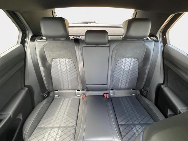 Volkswagen / Golf / Schwarz / / / LED-PLUS+ACC+SHZ+KEYLESS+KAMERA+18 ALU, Beispielbilder, ggf. teilweise mit Sonderausstattung