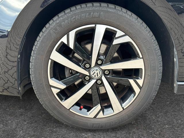 Volkswagen / Polo / Schwarz / / / Beats SOUND+SHZ+SPORT-PAKET+8-FACH-BEREIFT
