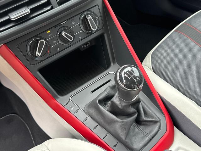 Volkswagen / Polo / Schwarz / / / Beats SOUND+SHZ+SPORT-PAKET+8-FACH-BEREIFT