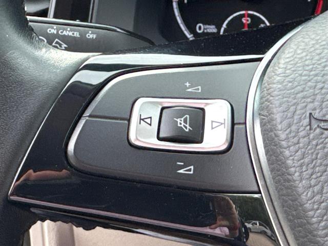 Volkswagen / Polo / Schwarz / / / Beats SOUND+SHZ+SPORT-PAKET+8-FACH-BEREIFT