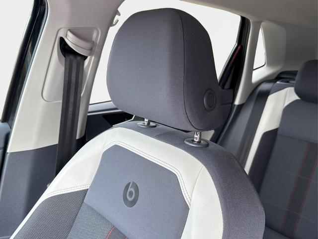Volkswagen / Polo / Schwarz / / / Beats SOUND+SHZ+SPORT-PAKET+8-FACH-BEREIFT