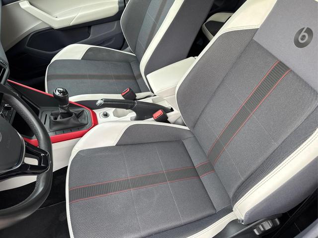 Volkswagen / Polo / Schwarz / / / Beats SOUND+SHZ+SPORT-PAKET+8-FACH-BEREIFT