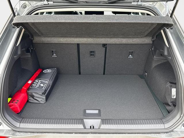 Volkswagen / T-Roc / Grau / / / 5J GARANTIE+ACC+17 ALU+KAMERA+SHZ+LED , Beispielbilder, ggf. teilweise mit Sonderausstattung