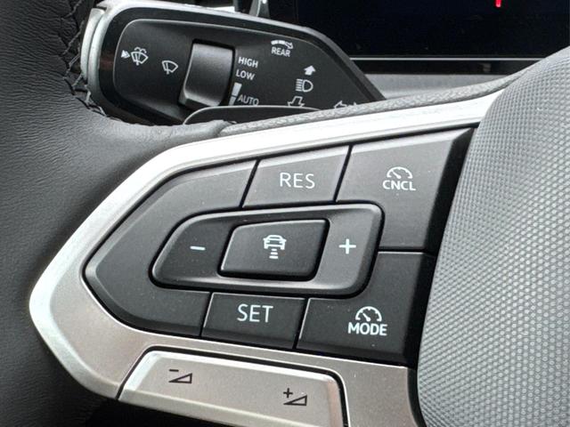 Volkswagen / T-Roc / Grau / / / 5J GARANTIE+ACC+17 ALU+KAMERA+SHZ+LED , Beispielbilder, ggf. teilweise mit Sonderausstattung