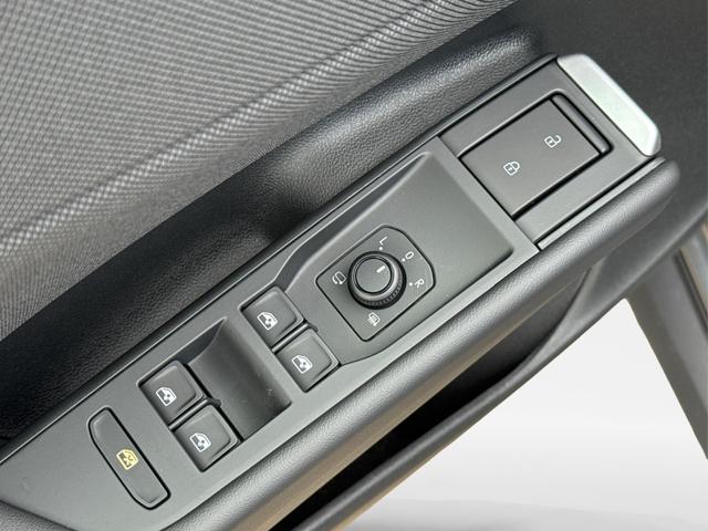 Volkswagen / T-Roc / Grau / / / 5J GARANTIE+ACC+17 ALU+KAMERA+SHZ+LED , Beispielbilder, ggf. teilweise mit Sonderausstattung