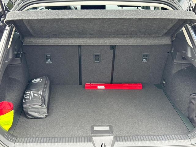 Volkswagen / T-Roc / Schwarz / / / 5J GARANTIE+AHK+ACC+17 ALU+KAMERA+SHZ+LED , Beispielbilder, ggf. teilweise mit Sonderausstattung