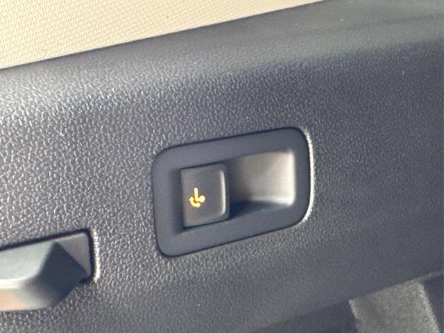 Volkswagen / T-Roc / Schwarz / / / 5J GARANTIE+AHK+ACC+17 ALU+KAMERA+SHZ+LED , Beispielbilder, ggf. teilweise mit Sonderausstattung