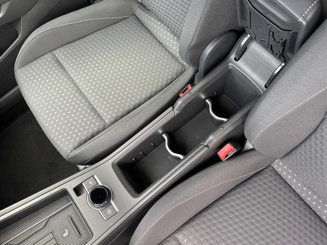 Volkswagen / T-Roc / Schwarz / / / 5J GARANTIE+AHK+ACC+17 ALU+KAMERA+SHZ+LED , Beispielbilder, ggf. teilweise mit Sonderausstattung
