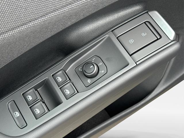 Volkswagen / T-Roc / Schwarz / / / 5J GARANTIE+AHK+ACC+17 ALU+KAMERA+SHZ+LED , Beispielbilder, ggf. teilweise mit Sonderausstattung