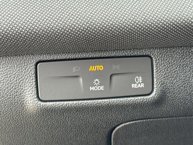 Volkswagen / T-Roc / Schwarz / / / 5J GARANTIE+AHK+ACC+17 ALU+KAMERA+SHZ+LED , Beispielbilder, ggf. teilweise mit Sonderausstattung