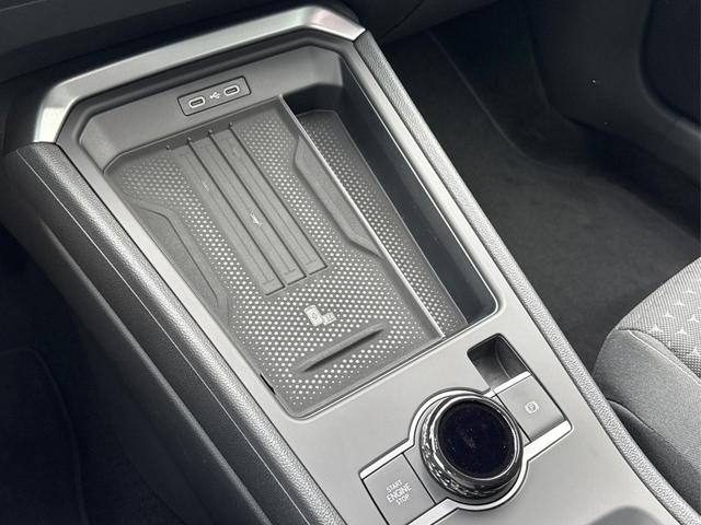 Volkswagen / T-Roc / Schwarz / / / 5J GARANTIE+AHK+ACC+17 ALU+KAMERA+SHZ+LED , Beispielbilder, ggf. teilweise mit Sonderausstattung