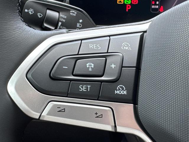 Volkswagen / T-Roc / Schwarz / / / 5J GARANTIE+AHK+ACC+17 ALU+KAMERA+SHZ+LED , Beispielbilder, ggf. teilweise mit Sonderausstattung
