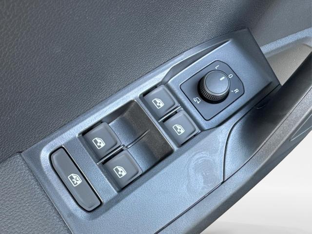 Seat / Ibiza / Blau / / / FULL LINK+SHZ+KLIMA+PDC+LED+15 ALU+TEMPOMAT, Beispielbilder, ggf. teilweise mit Sonderausstattung