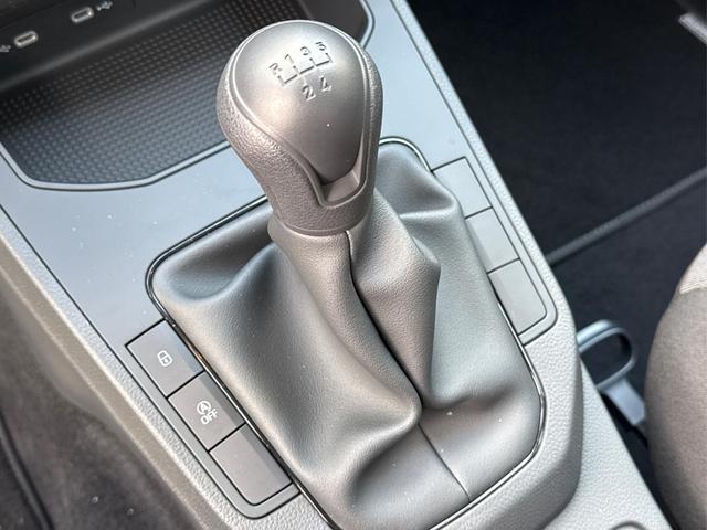 Seat / Ibiza / Blau / / / FULL LINK+SHZ+KLIMA+PDC+LED+15 ALU+TEMPOMAT, Beispielbilder, ggf. teilweise mit Sonderausstattung