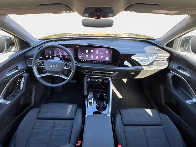 Audi / Q5 / Schwarz / / / QUATTRO+NAVI+KAMERA+AHK+PANO+SHZ+PDC+ACC