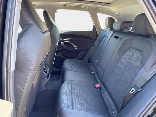 Audi / Q5 / Schwarz / / / QUATTRO+NAVI+KAMERA+AHK+PANO+SHZ+PDC+ACC