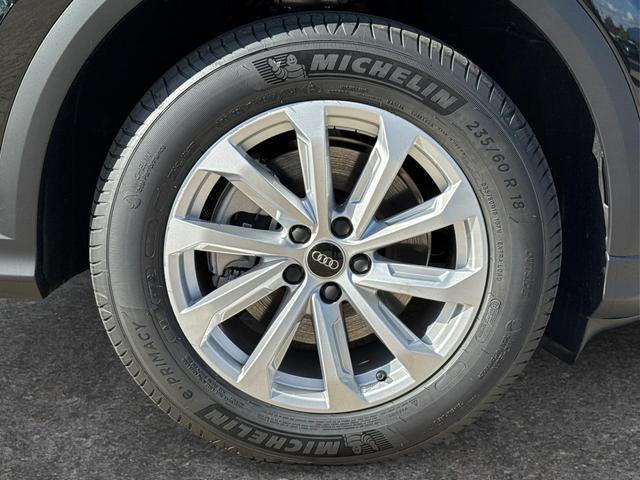 Audi / Q5 / Schwarz / / / QUATTRO+NAVI+KAMERA+AHK+PANO+SHZ+PDC+ACC