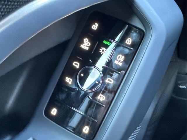 Audi / Q5 / Schwarz / / / QUATTRO+NAVI+KAMERA+AHK+PANO+SHZ+PDC+ACC