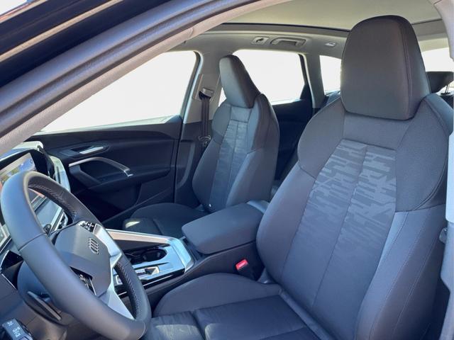Audi / Q5 / Schwarz / / / QUATTRO+NAVI+KAMERA+AHK+PANO+SHZ+PDC+ACC