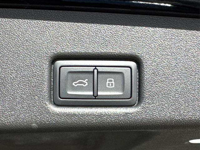 Audi / Q5 / Schwarz / / / QUATTRO+NAVI+KAMERA+AHK+PANO+SHZ+PDC+ACC
