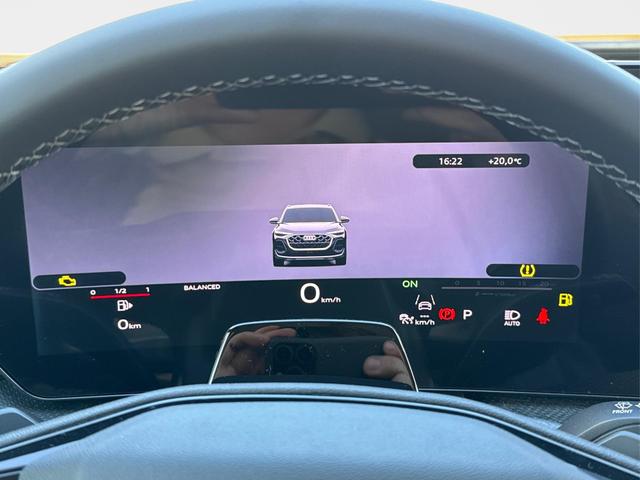 Audi / Q5 / Schwarz / / / QUATTRO+NAVI+KAMERA+AHK+PANO+SHZ+PDC+ACC