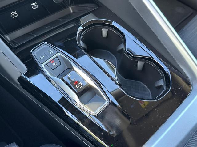 Audi / Q5 / Schwarz / / / QUATTRO+NAVI+KAMERA+AHK+PANO+SHZ+PDC+ACC