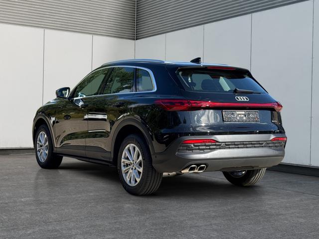 Audi / Q5 / Schwarz / / / QUATTRO+NAVI+KAMERA+AHK+PANO+SHZ+PDC+ACC