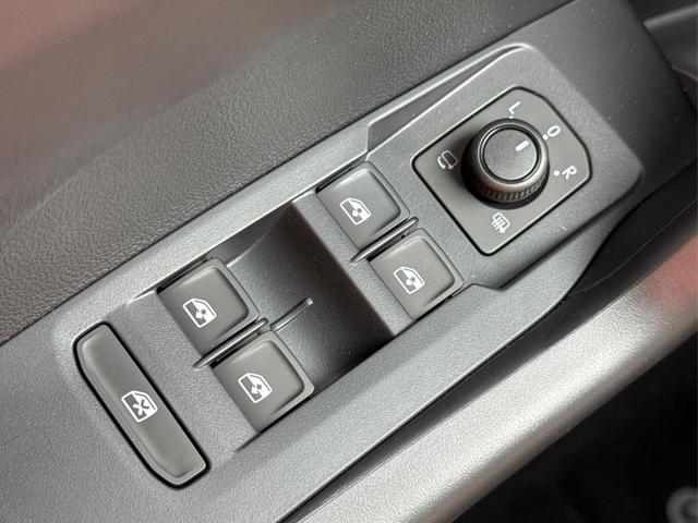 Volkswagen / T-Cross / / / / (Life+) SHZ+ACC+KAMERA+APP+KLIMA+LED+17'' ALU
