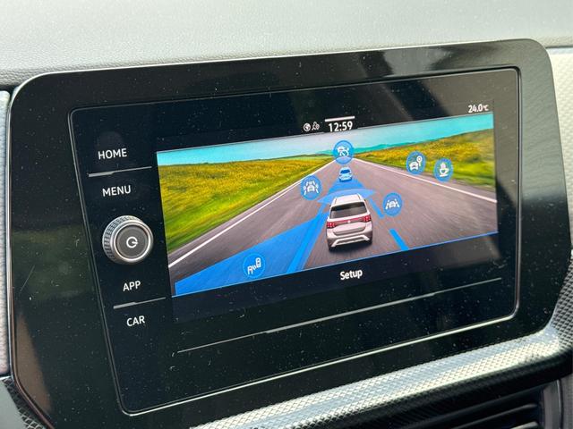 Volkswagen / T-Cross / / / / (Life+) SHZ+ACC+KAMERA+APP+KLIMA+LED+17'' ALU