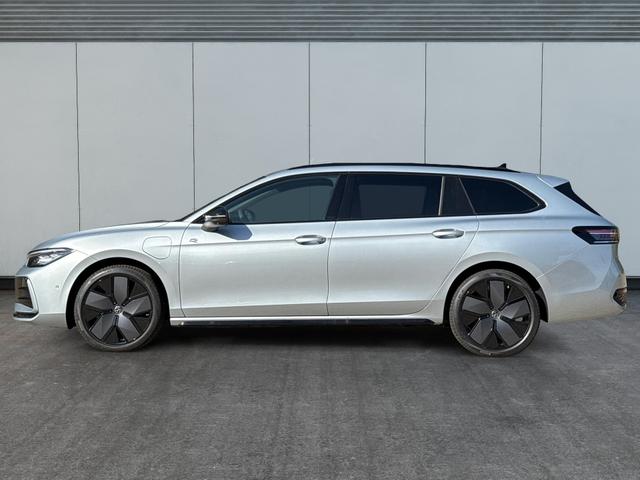 Volkswagen Passat Variant - R-Line Edition Plus LEDER+PANO+AHK+MATRIX+eHK+360 KAM+NAVI+HUD