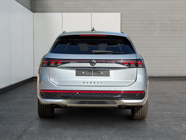 Volkswagen / Passat Variant / Silber / / / LEDER+PANO+AHK+MATRIX+eHK+360 KAM+NAVI+HUD, Beispielbilder, ggf. teilweise mit Sonderausstattung