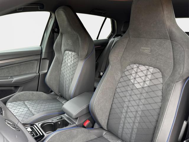 Volkswagen / Golf / Grau / / / LED-PLUS+ACC+SHZ+KEYLESS+KAMERA+18 ALU, Beispielbilder, ggf. teilweise mit Sonderausstattung