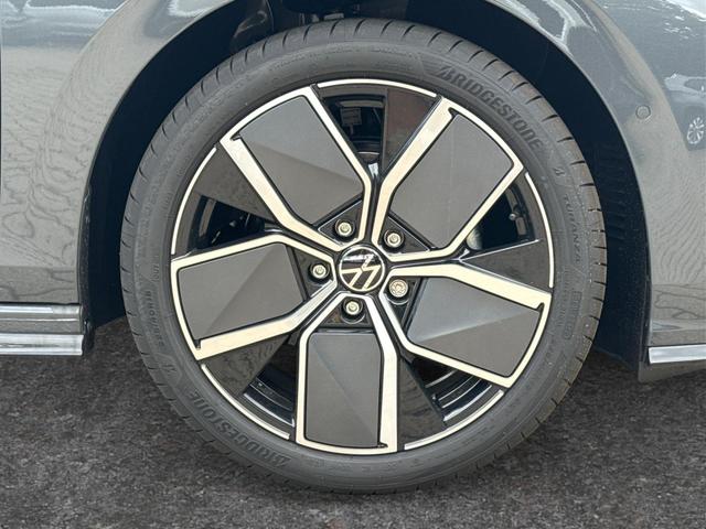 Volkswagen / Golf / Grau / / / LED-PLUS+ACC+SHZ+KEYLESS+KAMERA+18 ALU, Beispielbilder, ggf. teilweise mit Sonderausstattung