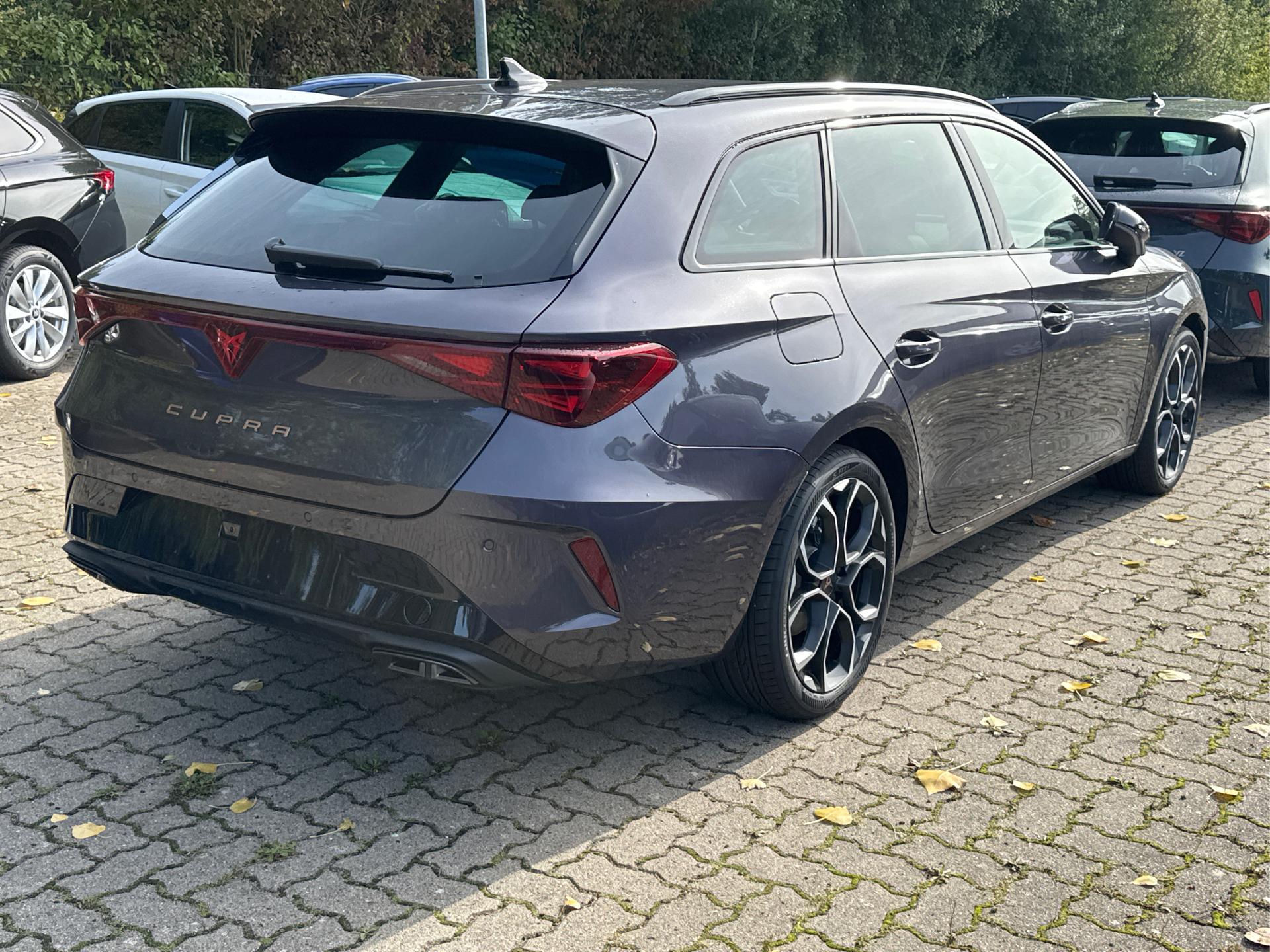 Cupra / Leon Sportstourer / Violett /  /  / ST AHK+NAVI+eHK+KAMERA+ACC+SHZ+18 ALU+LED