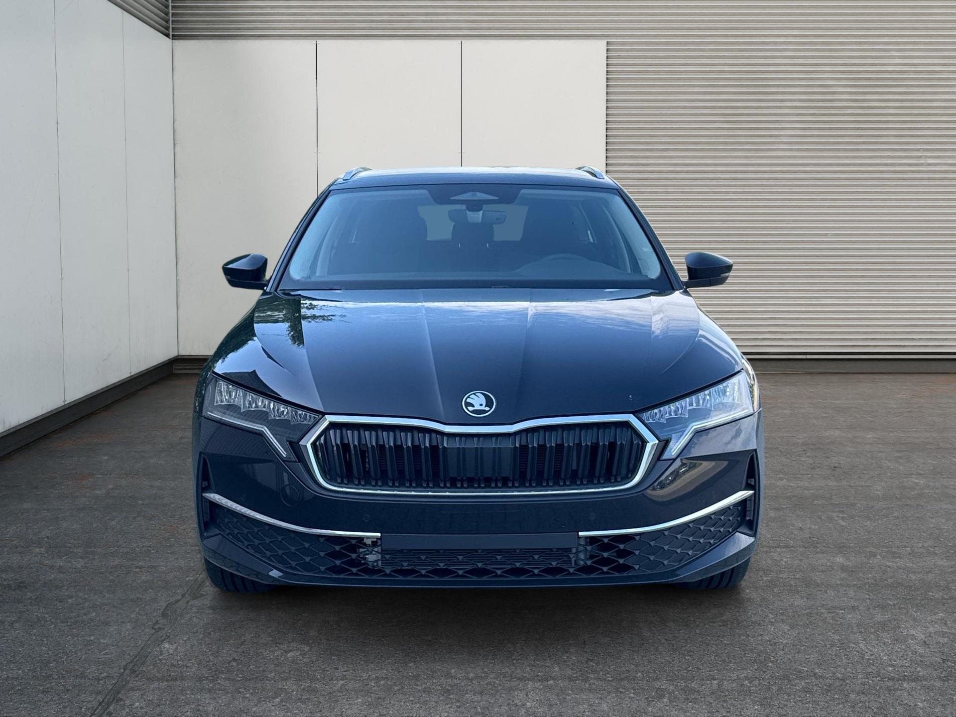 Skoda / Octavia Combi / Schwarz /  /  / ACC+AHK+eHK+KAM+PDC+LED+17 ALU+SHZ