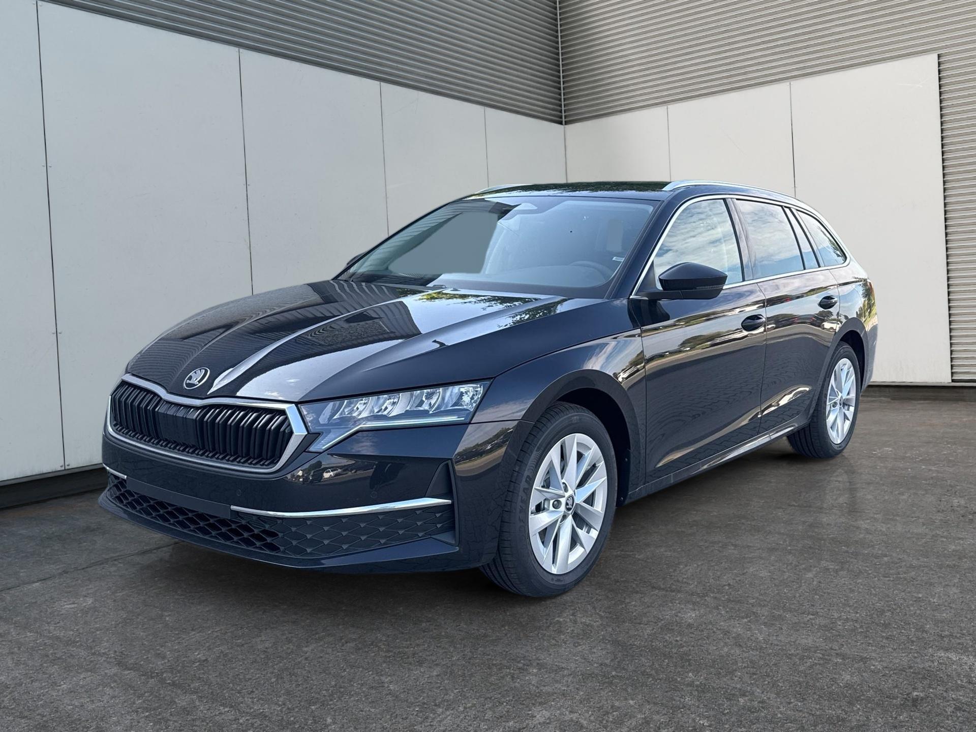 Skoda / Octavia Combi / Schwarz /  /  / ACC+AHK+eHK+KAM+PDC+LED+17 ALU+SHZ