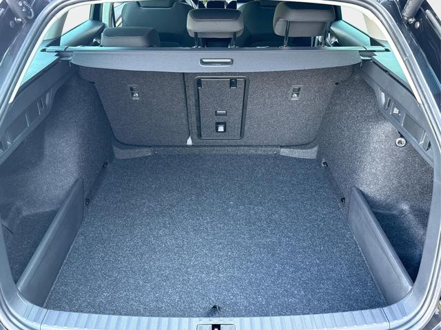 Skoda / Octavia Combi / Schwarz / / / ACC+AHK+eHK+KAM+PDC+LED+17 ALU+SHZ, Beispielbilder, ggf. teilweise mit Sonderausstattung
