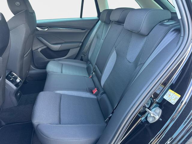 Skoda / Octavia Combi / Schwarz / / / ACC+AHK+eHK+KAM+PDC+LED+17 ALU+SHZ, Beispielbilder, ggf. teilweise mit Sonderausstattung