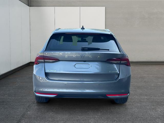 Skoda / Octavia Combi / Grau / / / ACC+AHK+eHK+KAM+PDC+LED+17 ALU+SHZ