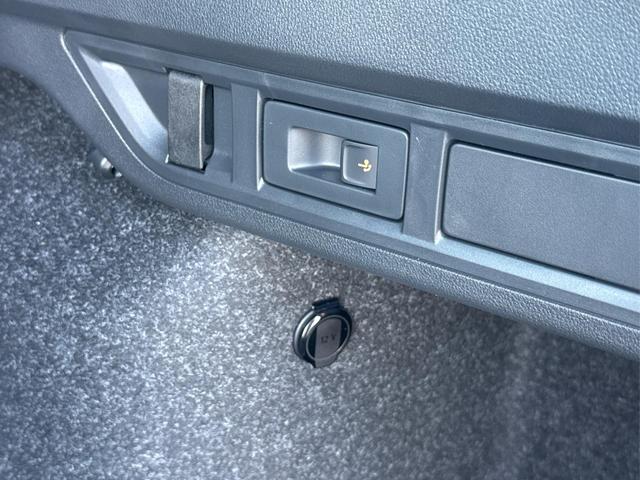 Skoda / Octavia Combi / Grau / / / ACC+AHK+eHK+KAM+PDC+LED+17 ALU+SHZ