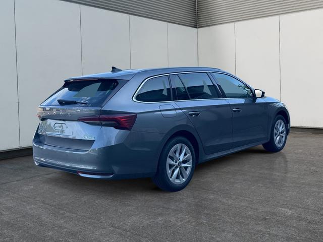 Skoda / Octavia Combi / Grau / / / ACC+AHK+eHK+KAM+PDC+LED+17 ALU+SHZ